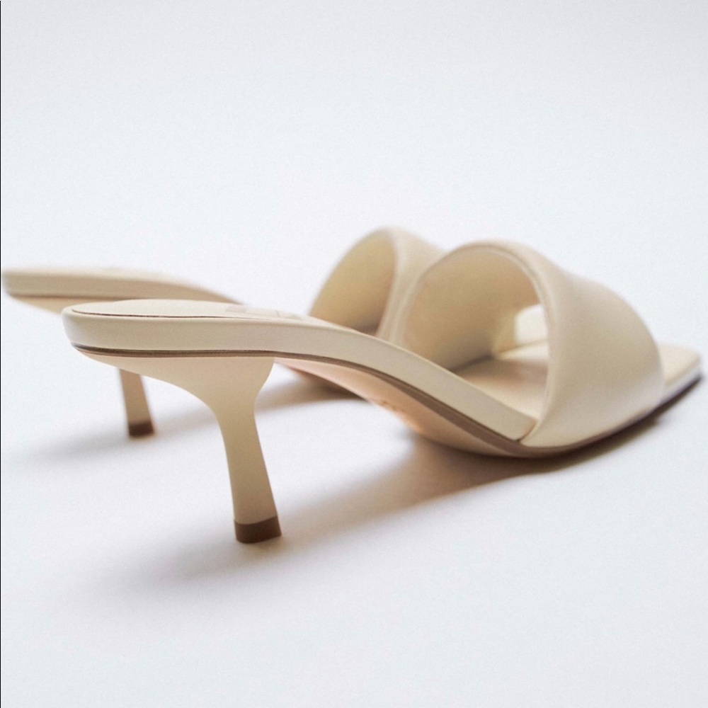 PADDED HEELED LEATHER SANDALS
